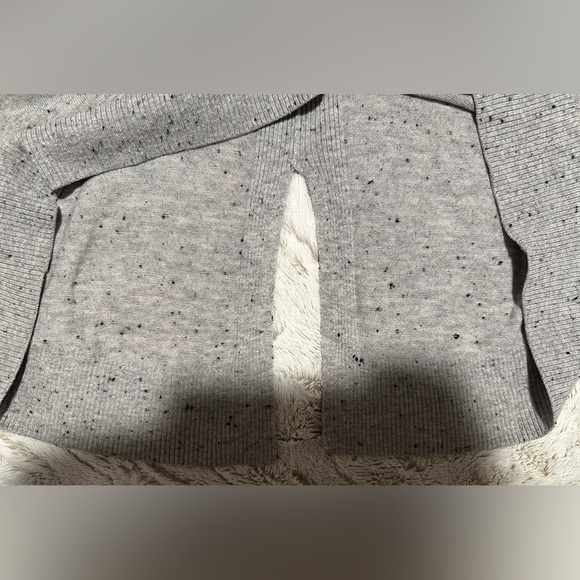 Lou & Grey Speckled Knit Cut Out Back Sweater - Picture 7 of 11